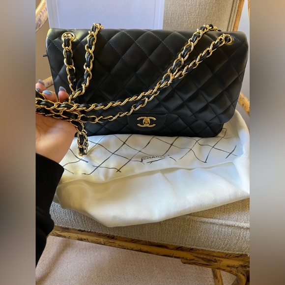 JUMBO CLASSIC CHANEL VERY RARE TO FIND IN STORE LAMBSKIN (SMOOTH) - Picture 2 of 12